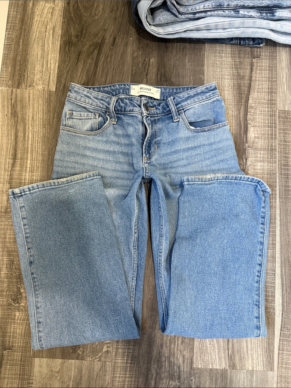 Hollister Light Wash High-Rise Straight Jeans - Women